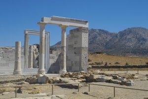 Το αρχαίο ιερό του Απόλλωνα & της Δήμητρας στο Γύρουλα Σαγκρίου,Νάξος