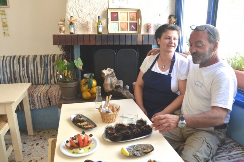 Καλλιτεχνικό καφενείο στον Πρόδρομο Πάρου - Greek Gastronomy Guide