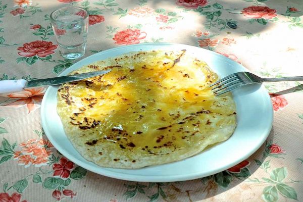 Σφακιανή πίτα - Γλυκά με μέλι - Greek Gastronomy Guide