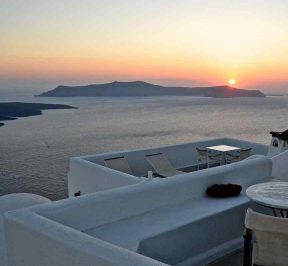 Aigialos Niche Residences & Suites Santorini - Greek Gastronomy Guide