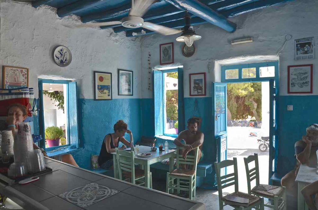 Το καφενείο της Χαράς στη Σχοινούσα - Greek Gastronomy Guide