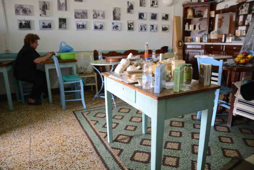 Καφενείο του Πάρβα στη Χώρα Αμοργού - Greek Gastronomy Guide