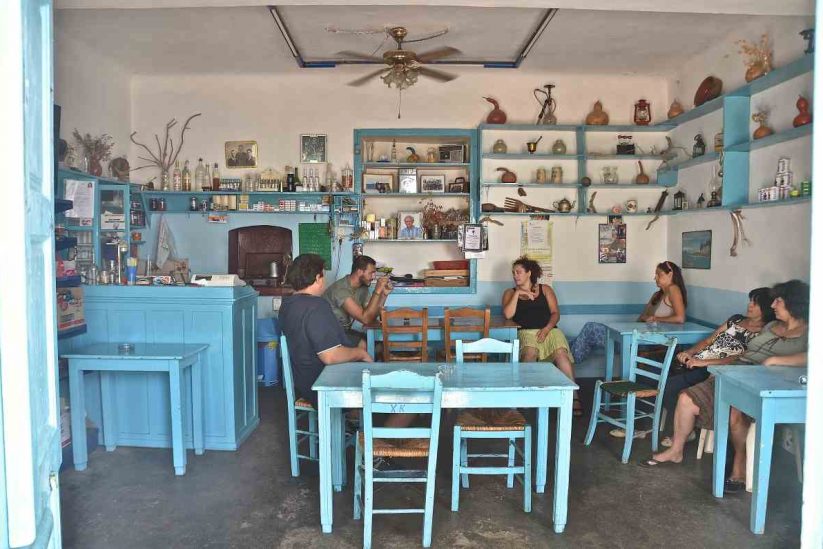 Το παραδοσιακό καφενείο στην Πλαγιά - Ικαρία - Greek Gastronomy Guide
