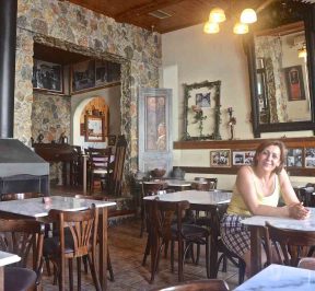 Taverne I Palia Agora tou Aigio - Griechischer Gastronomieführer