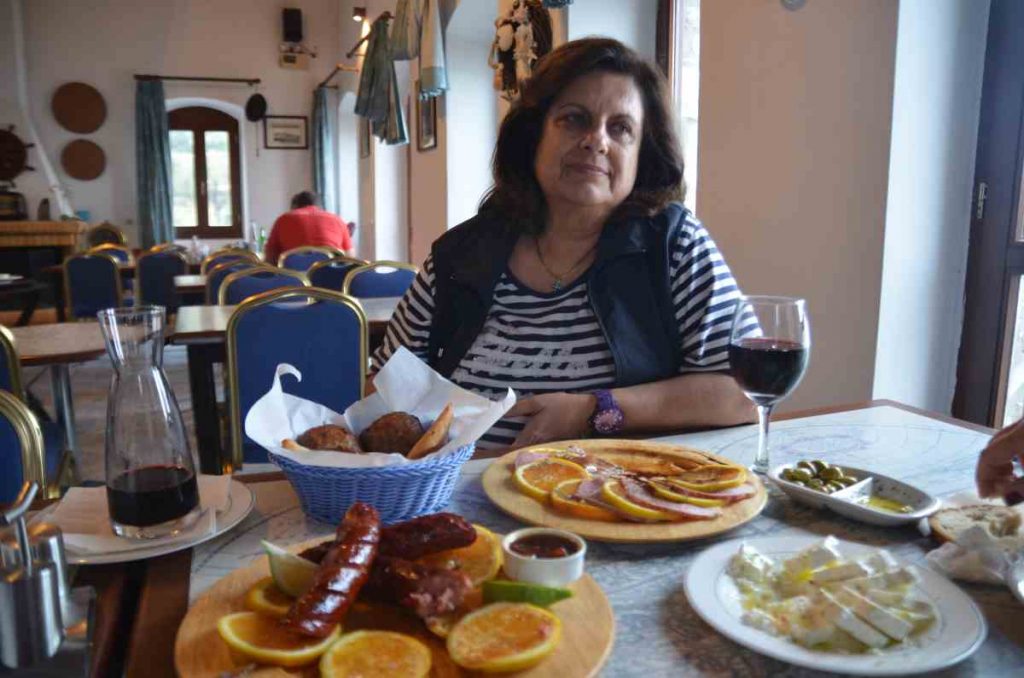 Μαίρη Παναγάκου - Γεύσεις εν Πλω - Κότρωνας, Μάνη - Λακωνία - Greek Gastronomy Guide