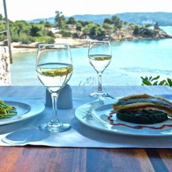 AKS Hinitsa Bay - Πόρτο Χέλι, Ερμιονίδα - Greek Gastronomy Guide