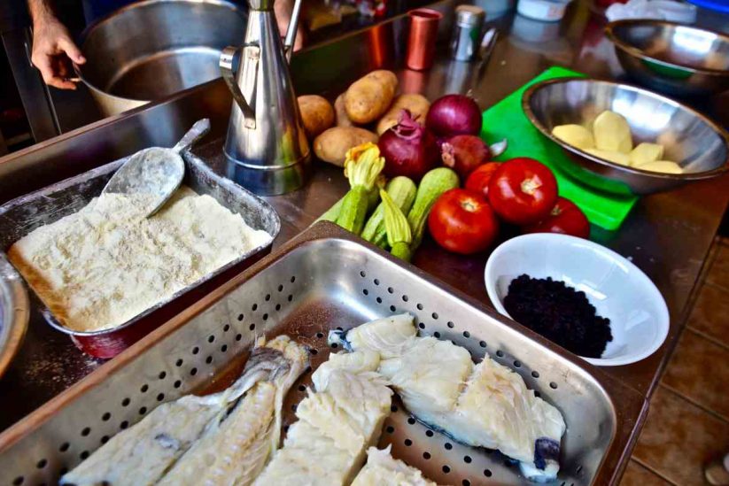 Μπακαλιάρος πλακί - Συνταγή - Αιγιάλεια - Greek Gastronomy Guide