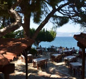 Mazarakis Fish Tavern - Lampiri, Aegialia - Greek Gastronomy Guide