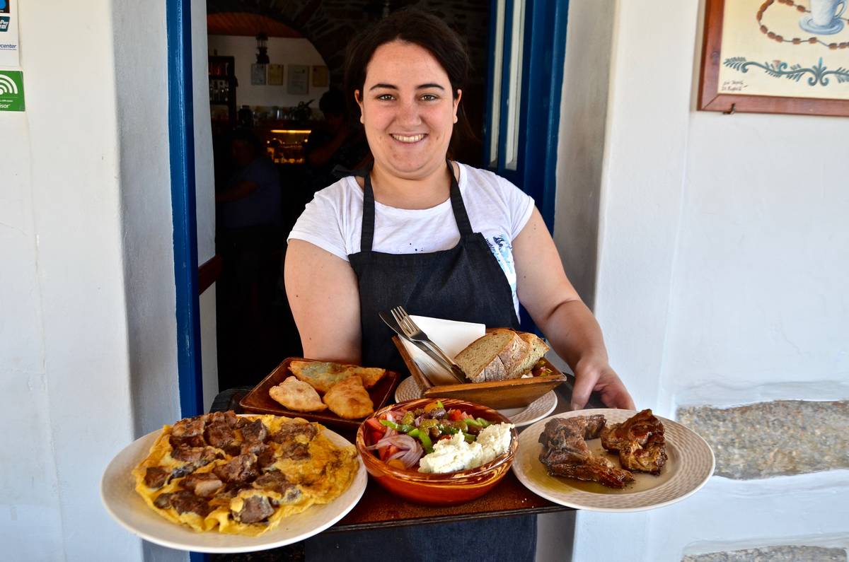 Cafe - Tavern in Pyrgos - Arkesini, Amorgos - Greek Gastronomy Guide