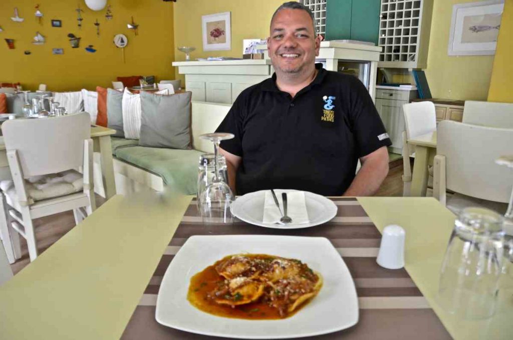 Restaurant "Es war ein kleines Boot" - Tinos - Griechischer Gastronomieführer