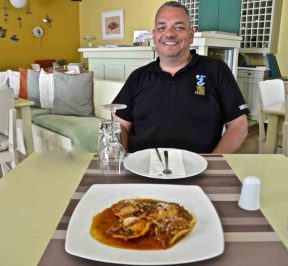 Restaurant "Es war ein kleines Boot" - Tinos - Griechischer Gastronomieführer