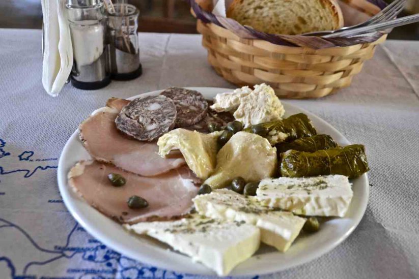 Cafe of Mrs. Lenis - Krokos, Tinos - Greek Gastronomy Guide