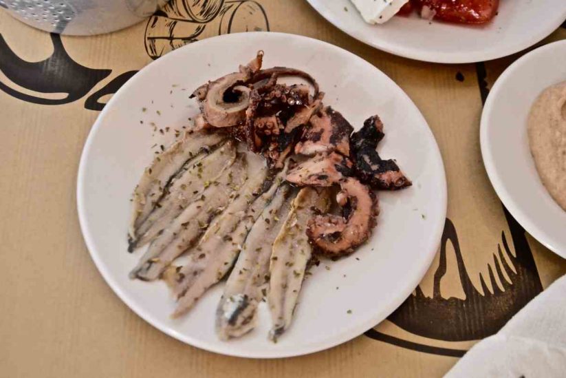 Ο Καφενές στην Ίο - Μανώλης Γαλεσάκης - Greek Gastronomy Guide