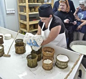 Fabrica de brânzeturi familiale Psatha - Halakas, Milos - Ghidul Gastronomiei Grecești