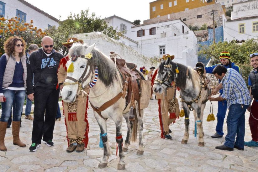 Φορτιάρικα ζώα: Μουλάρια, γαϊδούρια και άλογα στην Ύδρα - Greek Gastronomy Guide