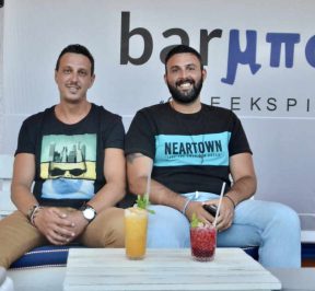 Cocktail Bar roșu - Tassos Livadaros și Vassilis Nikolaou - Skiathos - Ghid de gastronomie greacă