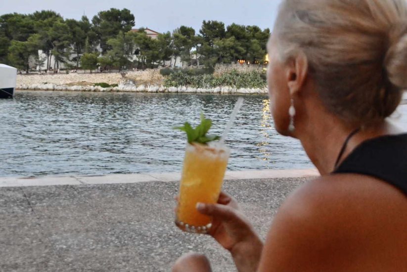 Barμπούνι Cocktail Bar - Σκιάθος - Greek Gastronomy Guide