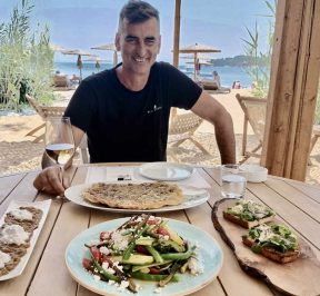 Strandhaus am Strand von Kolios - Skiathos - Diamantis Mathinos - Griechischer Gastronomieführer
