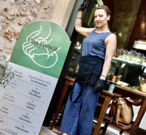 Pita Fresca in Monemvasia, the fine dining street food pioneer led by Nektaria Vravaki, ferments and produces pies and sweets right in front of your eyes.